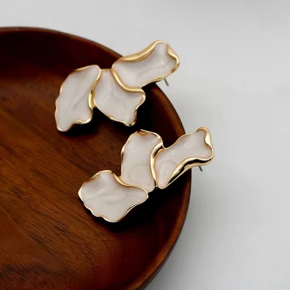 Elegant Gold and White Earrings